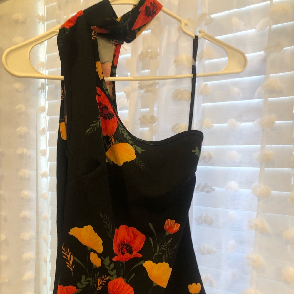 Via Vai Full Length One-Shoulder Top. Size XS